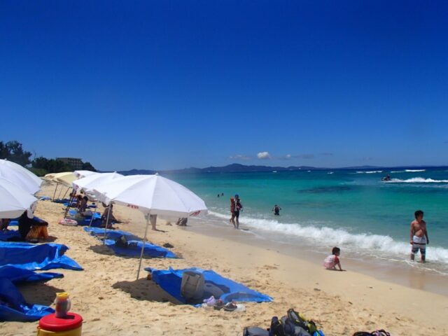 沖縄本島からわずか15分で行ける！日帰りで楽しめる水納島への行き方や人気ツアーを紹介