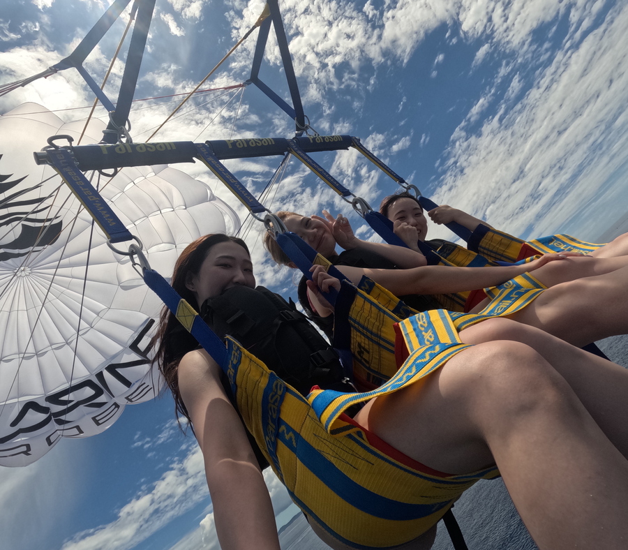 【瀬底島開催/約2時間】11月限定☆事前予約でお得☆ウミガメが棲む瀬底島周辺でパラセーリング！＆バナナボートで行くシュノーケリング《4歳からOK・GoPro撮影データ無料》（No.648）