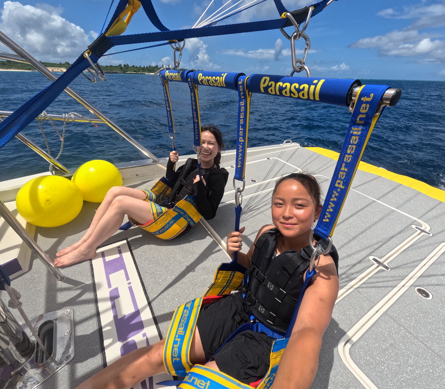 【瀬底島開催/約2時間】11月限定☆事前予約でお得☆ウミガメが棲む瀬底島周辺でパラセーリング！＆バナナボートで行くシュノーケリング《4歳からOK・GoPro撮影データ無料》（No.648）