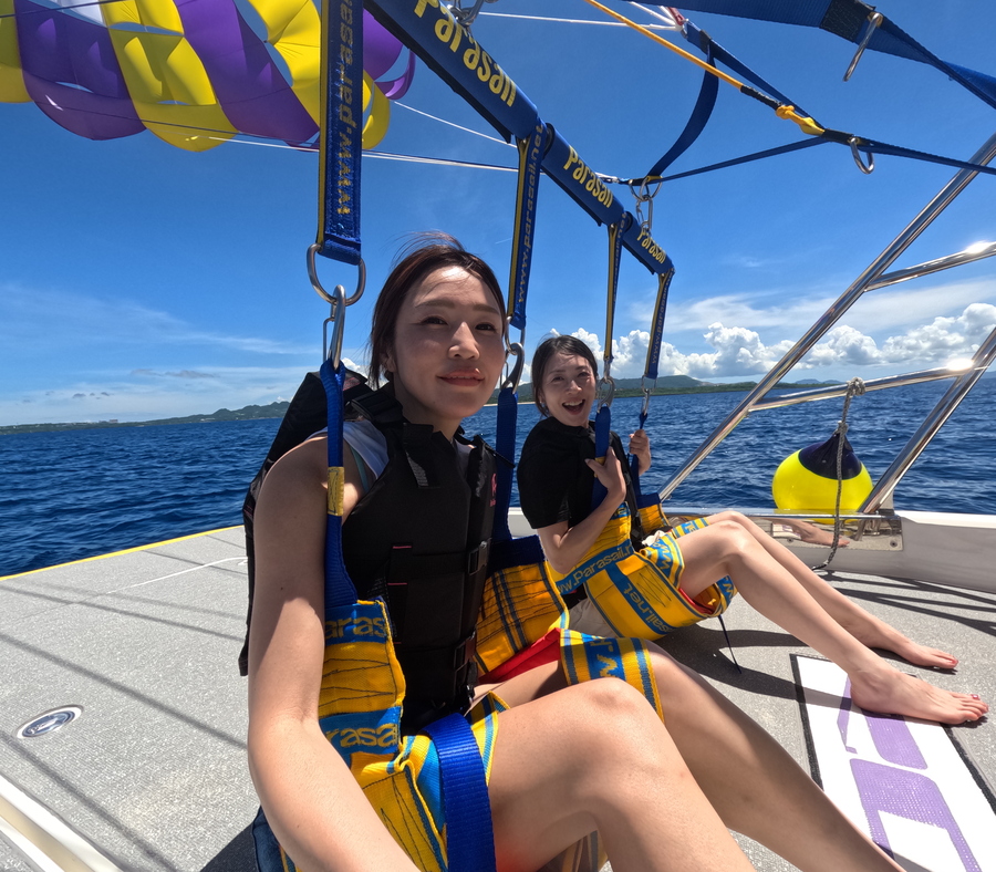 【瀬底島開催/約2時間】11月限定☆事前予約でお得☆ウミガメが棲む瀬底島周辺でパラセーリング！＆バナナボートで行くシュノーケリング《4歳からOK・GoPro撮影データ無料》（No.648）