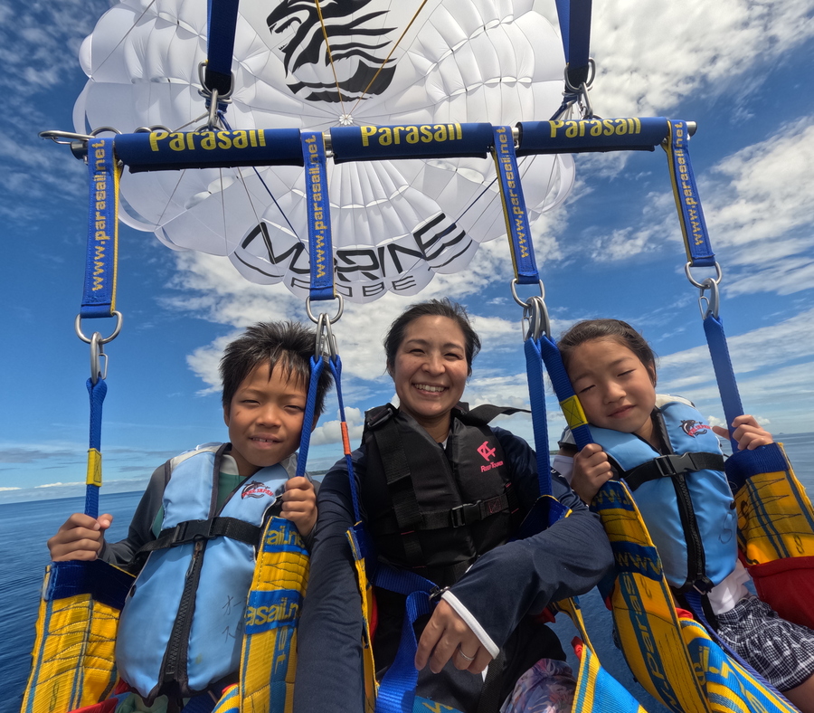 【瀬底島開催/約2時間】11月限定☆事前予約でお得☆ウミガメが棲む瀬底島周辺でパラセーリング！＆バナナボートで行くシュノーケリング《4歳からOK・GoPro撮影データ無料》（No.648）