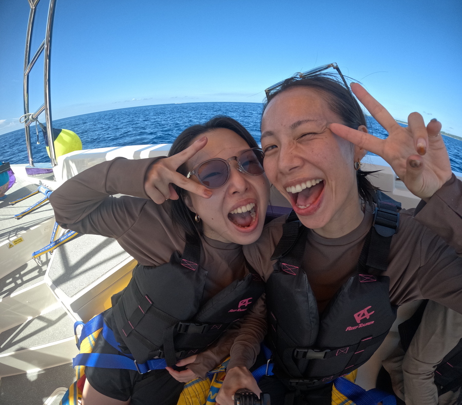 【瀬底島開催/約1時間】11月限定☆事前予約でお得☆新艇就航！空の旅へ♪ウミガメが棲む瀬底島周辺でパラセーリング！《4歳からOK・GoPro撮影データ無料》（No.647）