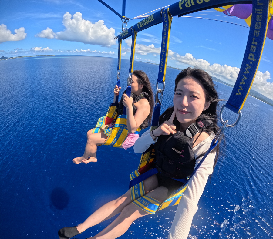 【瀬底島開催/約2時間】11月限定☆事前予約でお得☆ウミガメが棲む瀬底島周辺でパラセーリング！＆バナナボートで行くシュノーケリング《4歳からOK・GoPro撮影データ無料》（No.648）