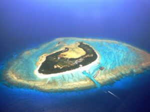 【北部発・冬季限定】冬の海の透明度に感動！水納島ボートシュノーケリング半日コース《水納島プチ陸上＆写真サービス付》