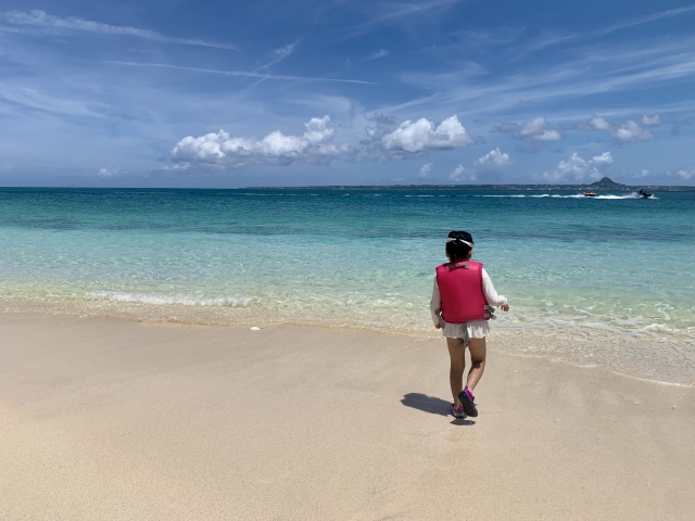 沖縄本島から日帰りで楽しむ！水納島の観光スポットとおすすめアクティビティツアーをご紹介