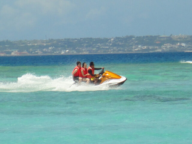 ジェットスキー 沖縄 瀬底島