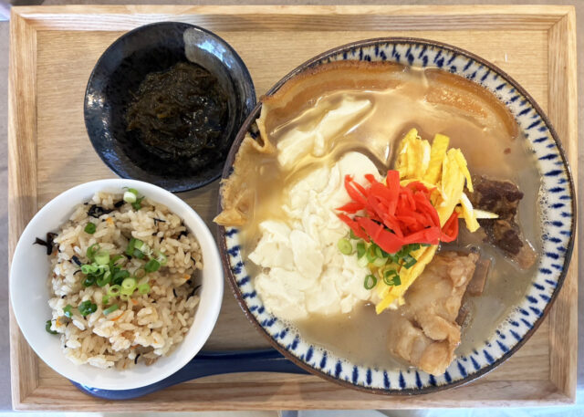 ソーキそば　沖縄そば