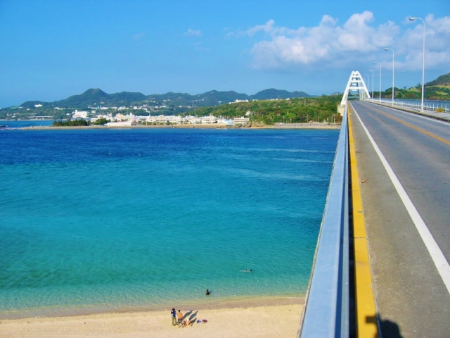 瀬底島へは車で行ける？行き方まとめとベストシーズンやおすすめ観光スポットを徹底解説