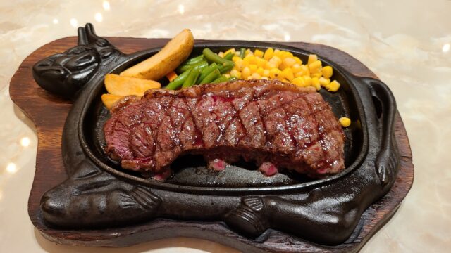 水納島ツアーズで味わう美味しいグリルステーキ
