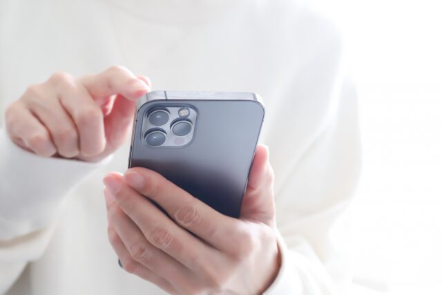 スマホ 調べる 手元