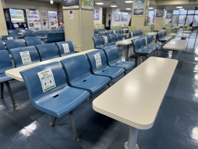 伊江港 フェリー 待合室